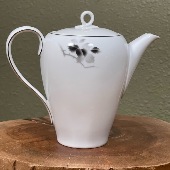 Fukagawa Arita Hand Painted Teapot - Picture 2 of 16